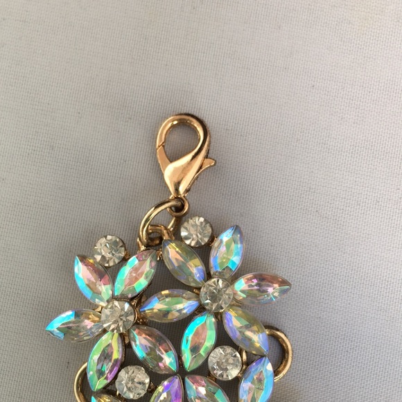 New! Rhinestone Iridescent Choker - Picture 5 of 7